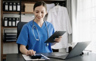 How Doctors Can Manage Cash Flow